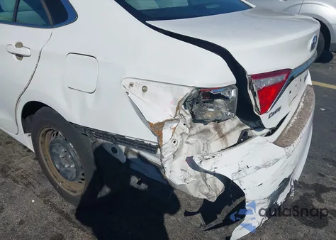 2015 Toyota Camry Hybrid Le z USA, uszkodzony, nr VIN 4T1BD1FK2FU172474